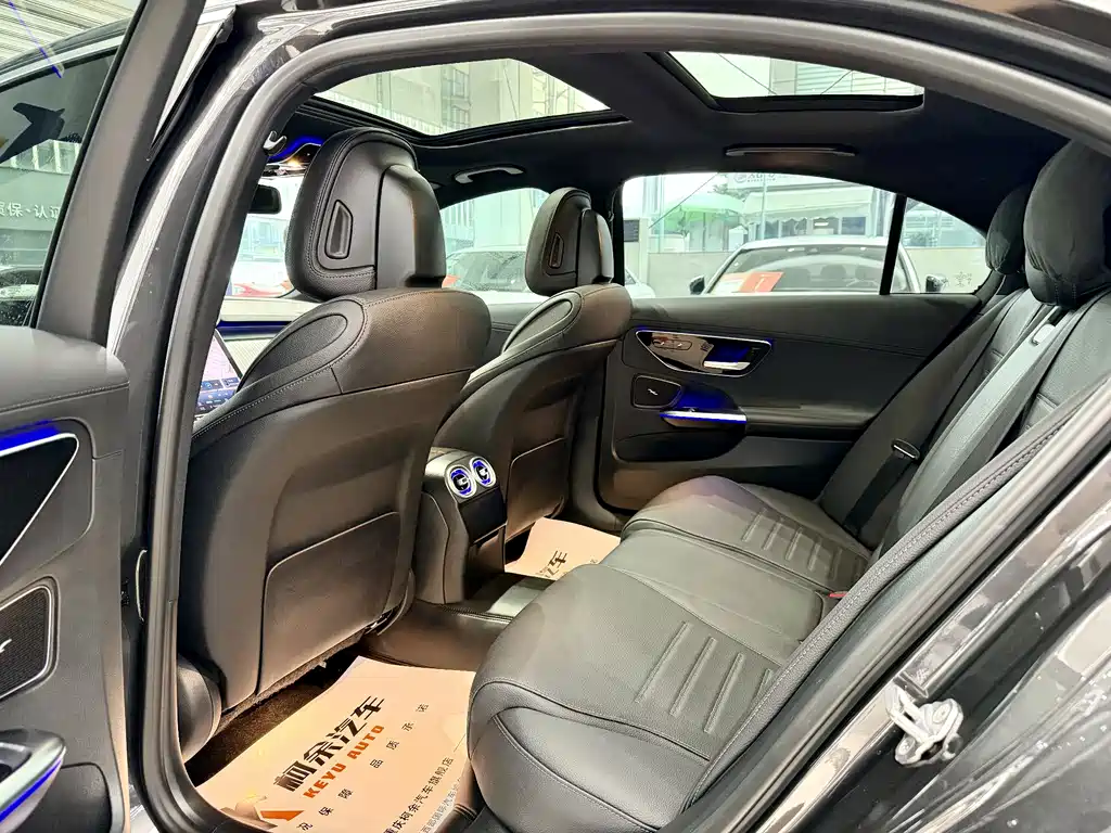 Mercedes-Benz C-Class 2023 — фото 10