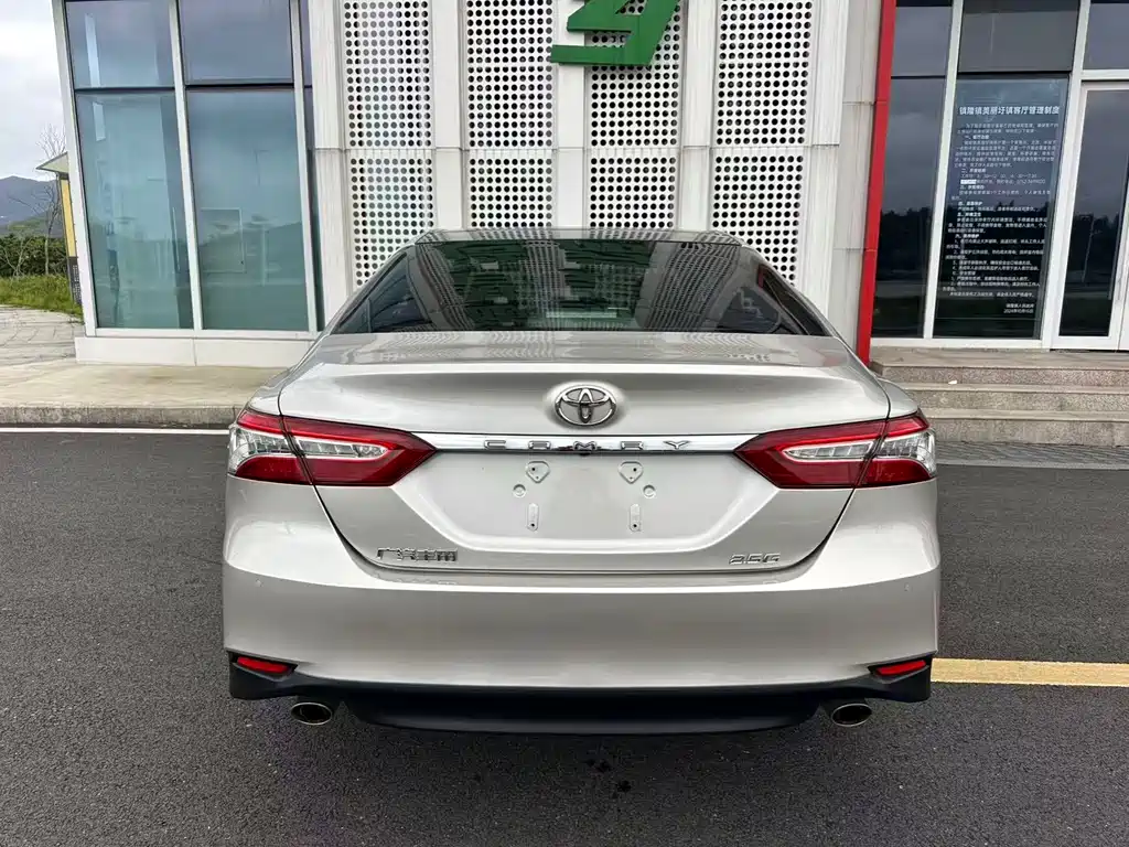 Toyota Camry 2019 — фото 27