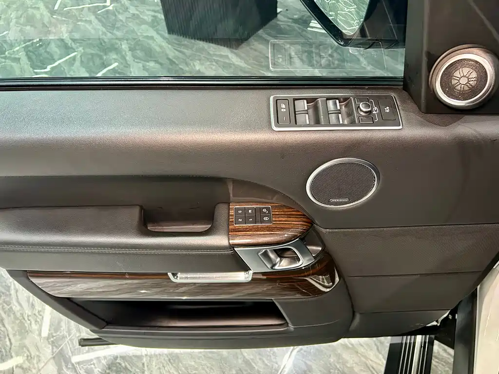 Land Rover Range Rover 2018 — фото 21
