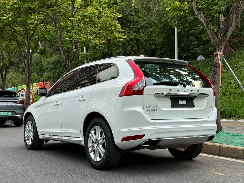Volvo XC60 2016 — фото 10