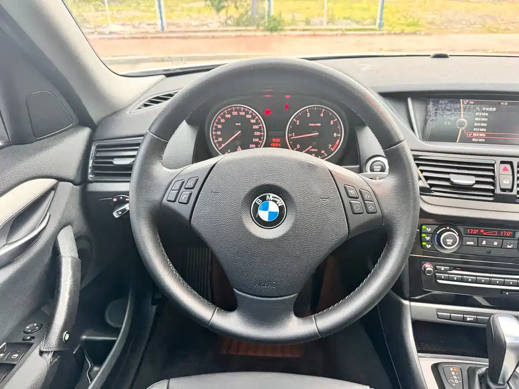 BMW X1 2013 — фото 15