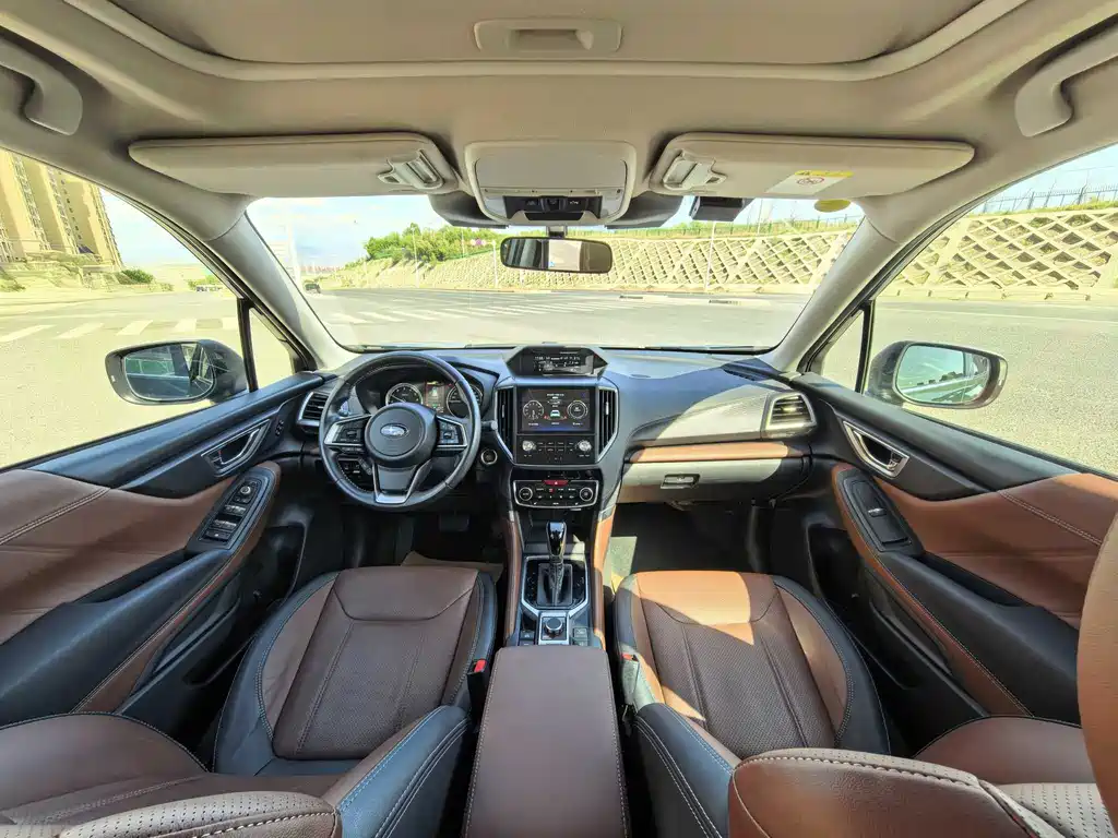 Subaru Forester 2023 — фото 8