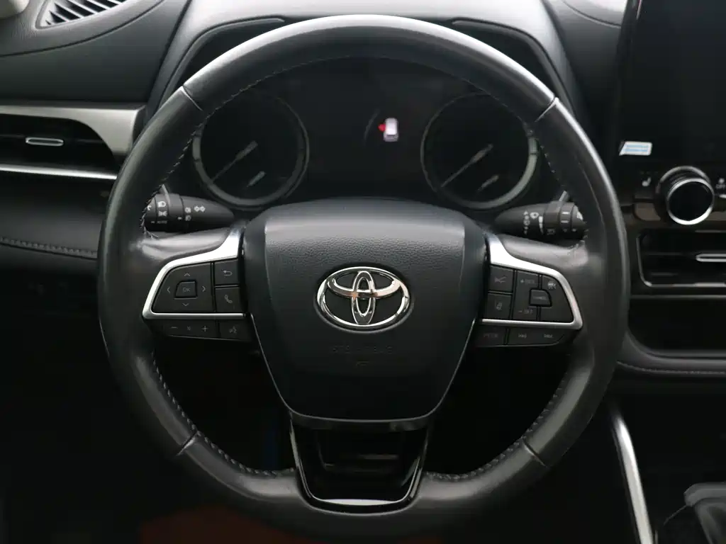 Toyota Highlander 2024 — фото 10