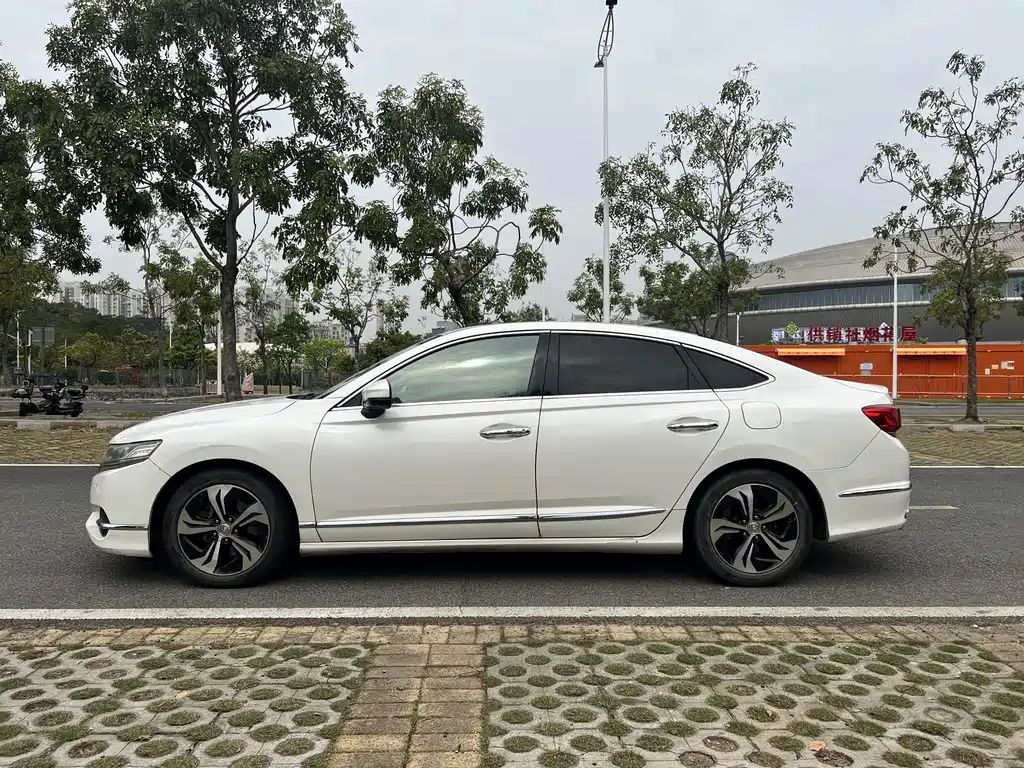 Honda Spirior 2016 — фото 16