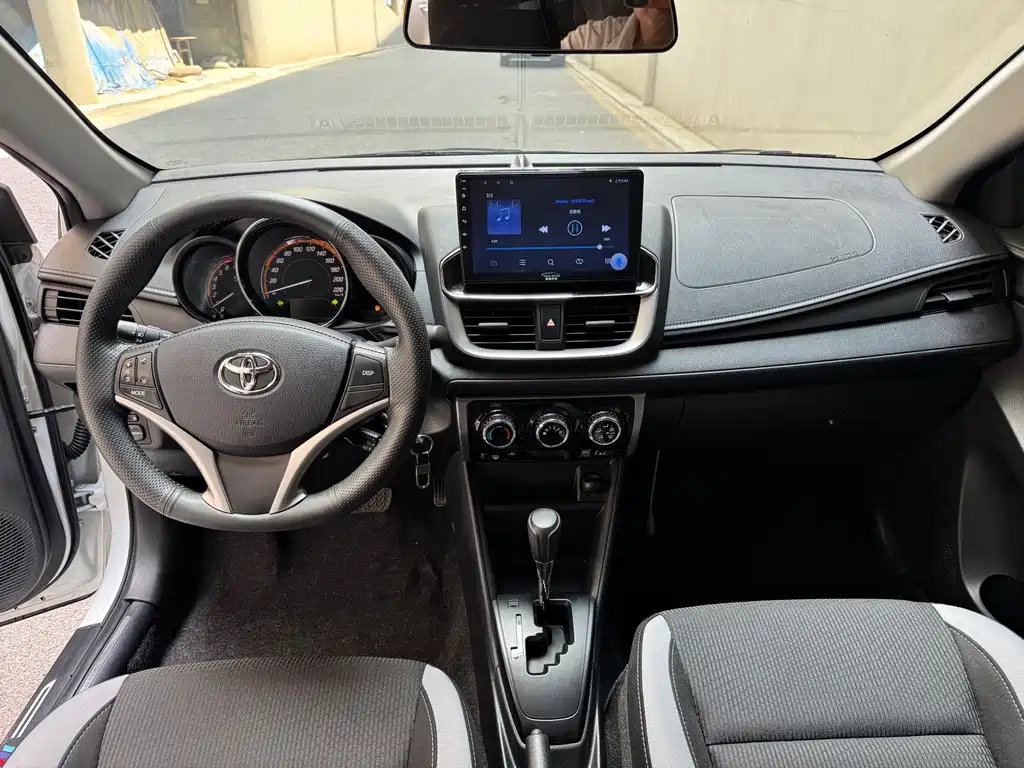 Toyota Yaris L 2023 — фото 8