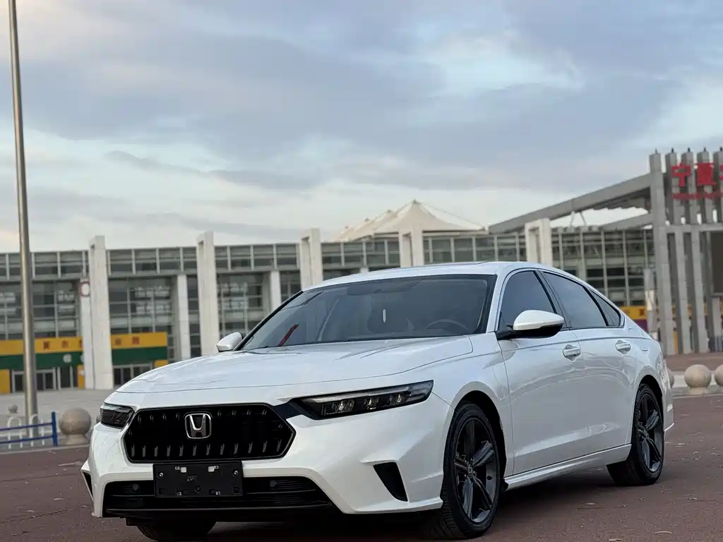 Honda Inspire 2023 — фото 1
