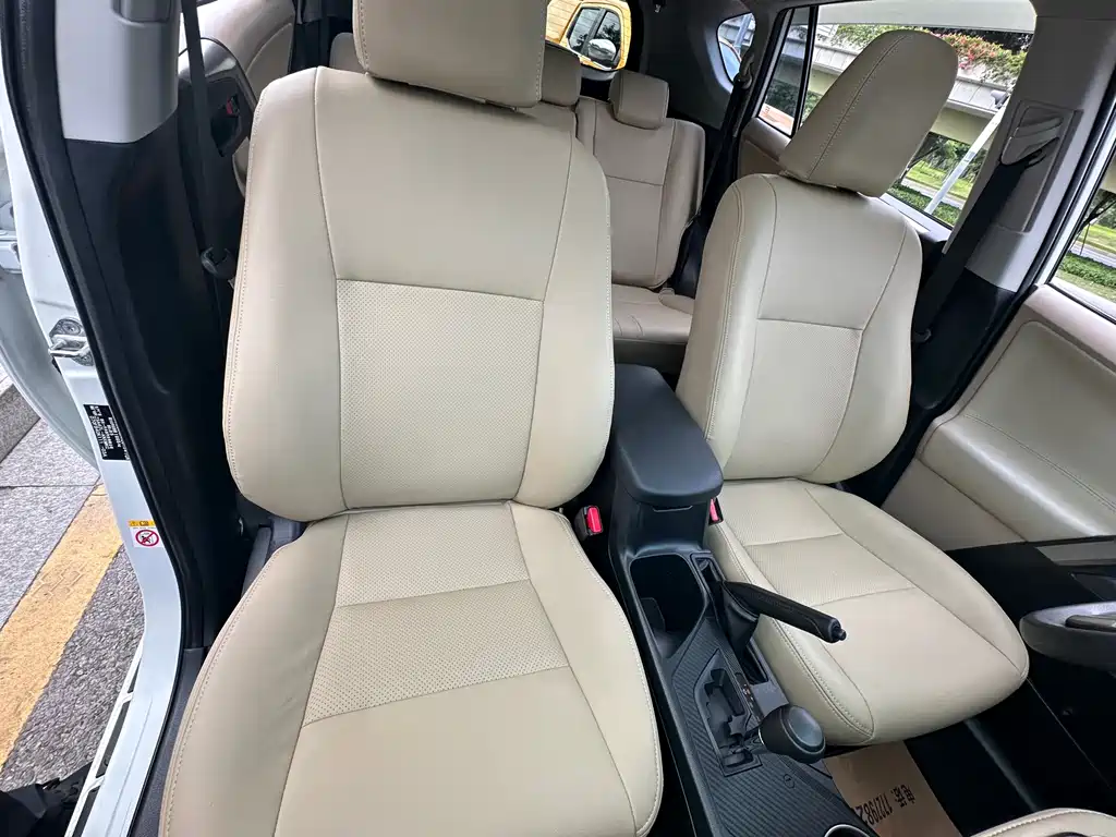 Toyota RAV4 2016 — фото 11