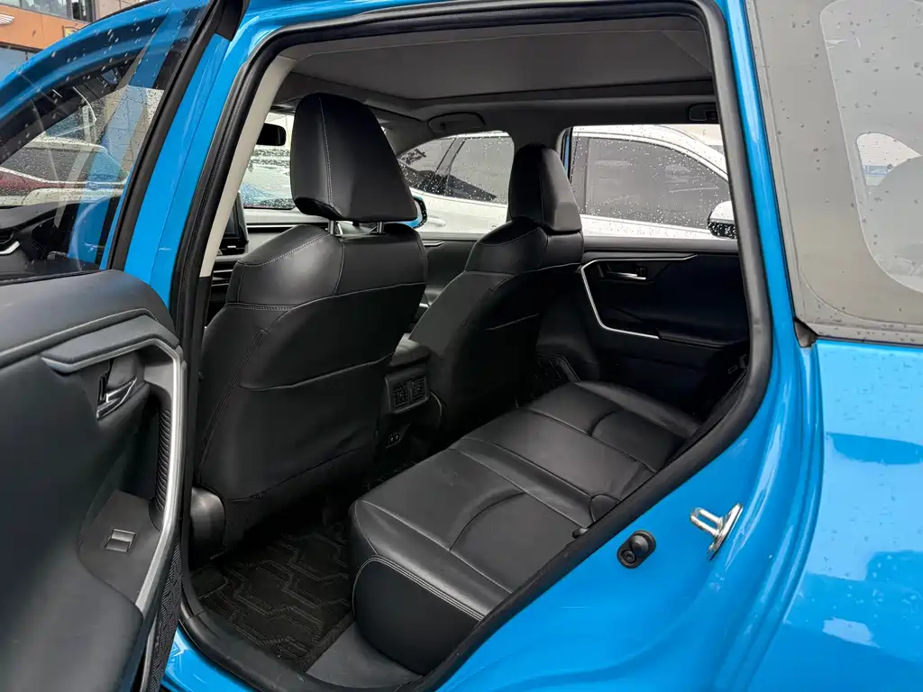 Toyota RAV4 2020 — фото 9
