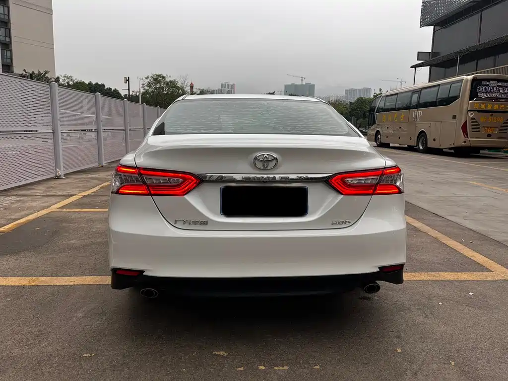 Toyota Camry 2019 — фото 8