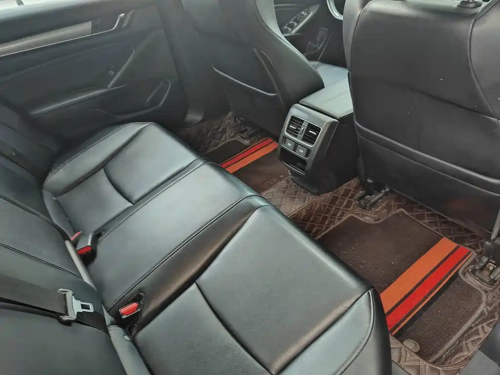 Honda Accord 2022 — фото 10