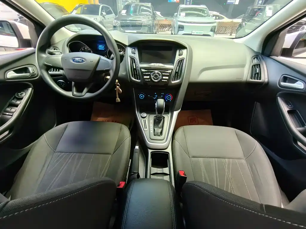 Ford Focus 2017 — фото 14
