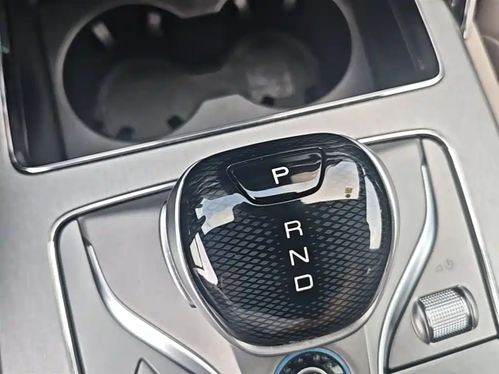 BYD Tang New Energy 2025 — фото 14