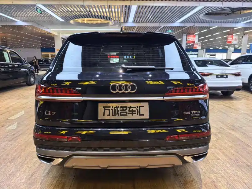 Audi Q7 2020 — фото 22