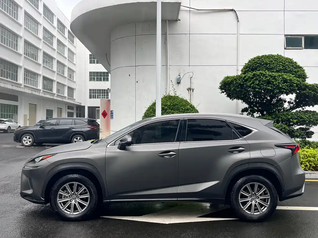 Lexus NX 2017 — фото 16