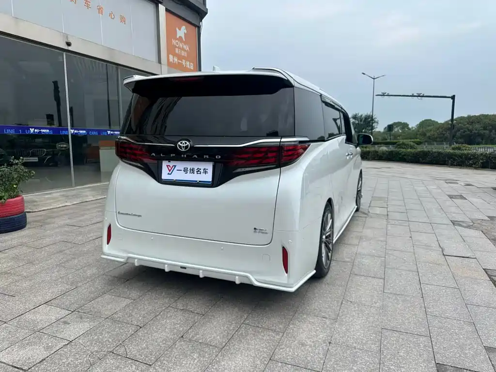 Toyota Alphard 2025 — фото 4