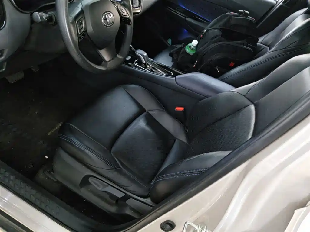 Toyota C-HR EV 2021 — фото 11