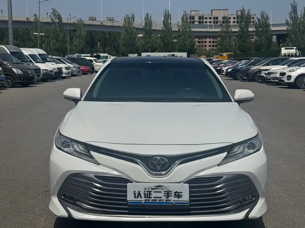Toyota Camry 2021 — фото 2