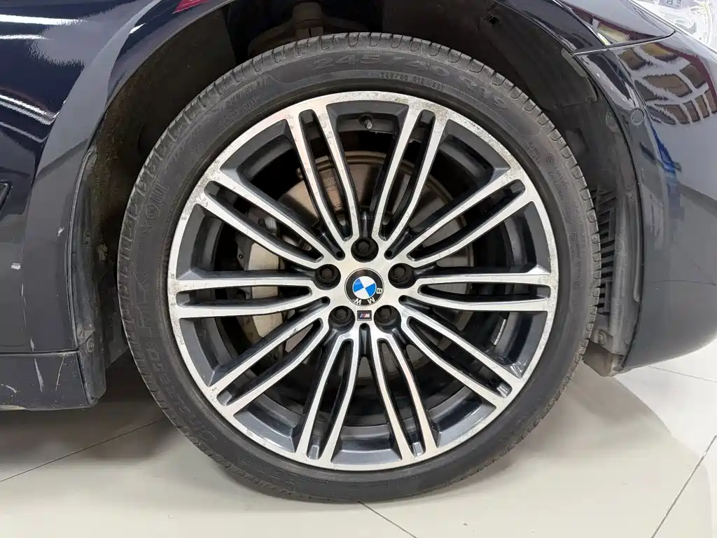 BMW 5 Series 2019 — фото 22