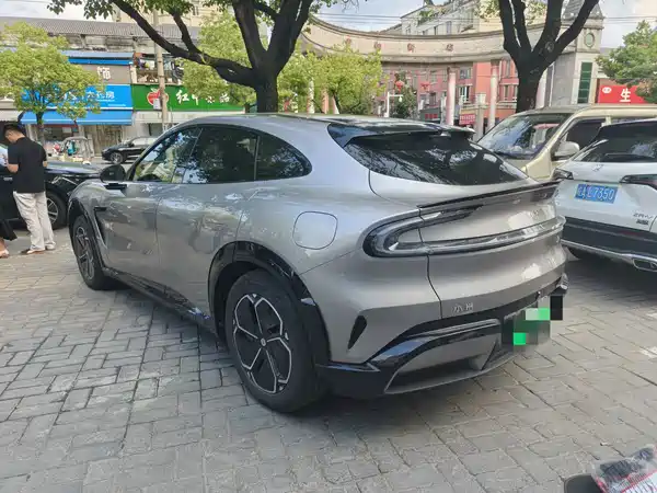 Xiaomi YU7 2025