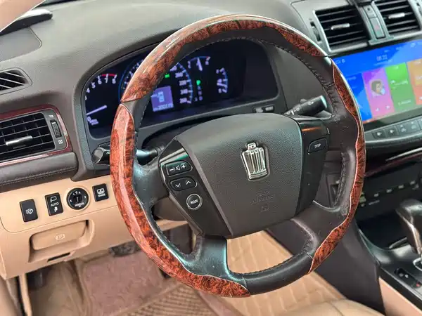 Toyota Crown 2010
