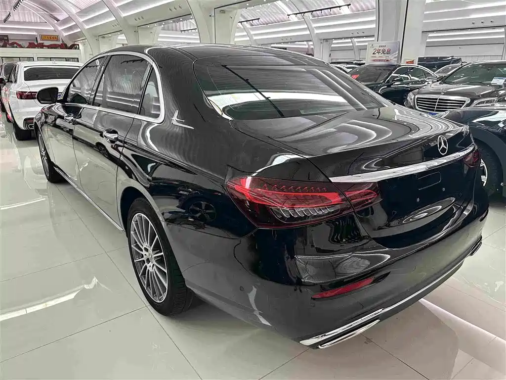 Mercedes-Benz E-Class 2023 — фото 17