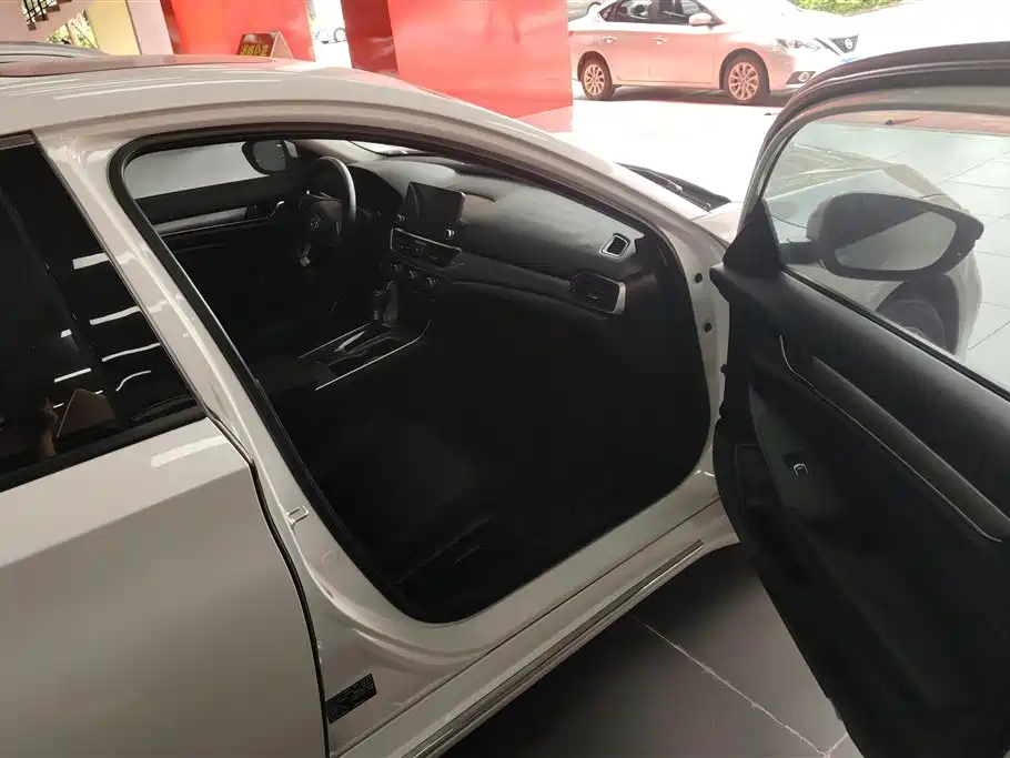 Honda Accord 2018 — фото 8