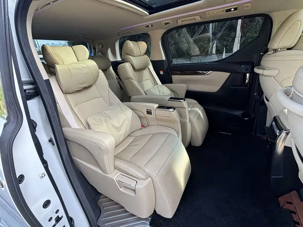 Toyota Alphard 2023 — фото 10