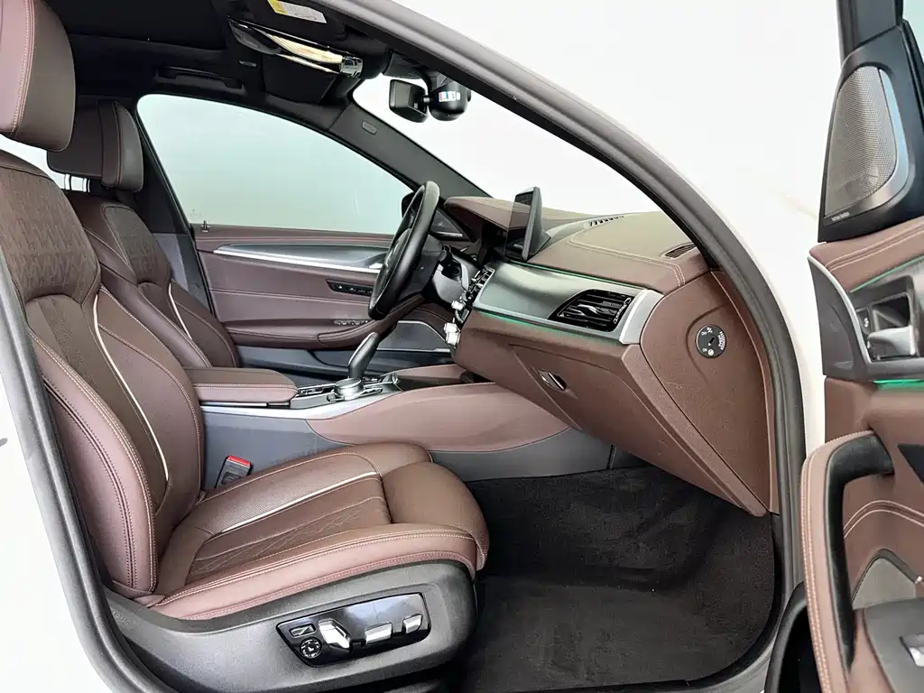 BMW 5 Series New Energy 2022 — фото 11