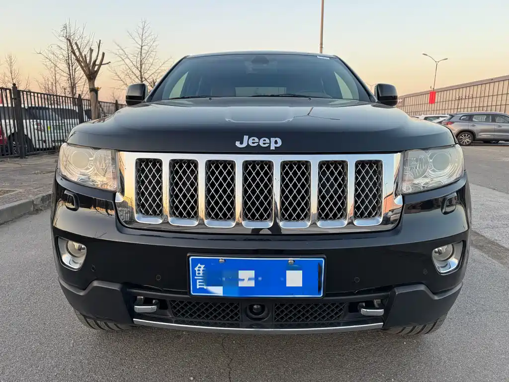 Jeep Grand Cherokee 2013 — фото 2