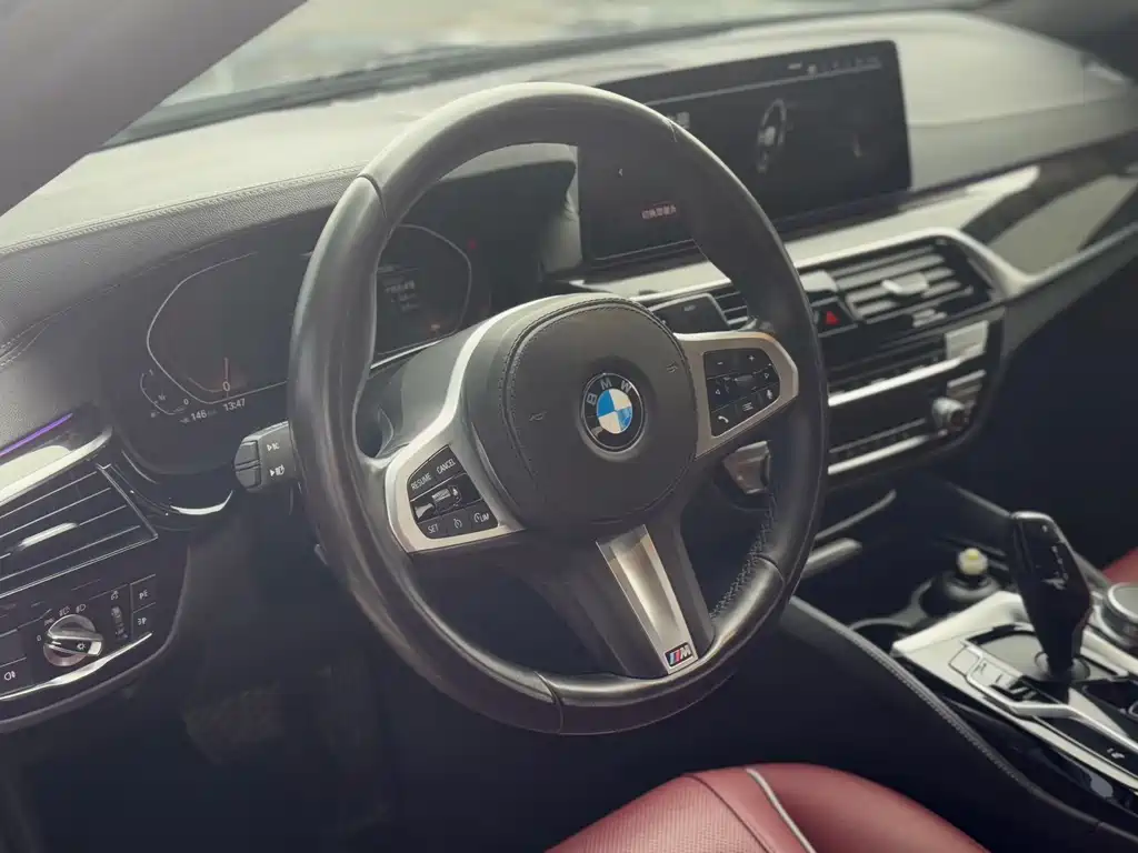 BMW 5 Series 2021 — фото 9