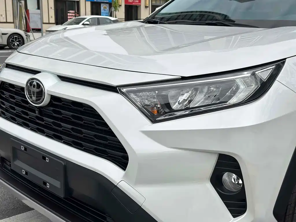 Toyota RAV4 2022 — фото 20