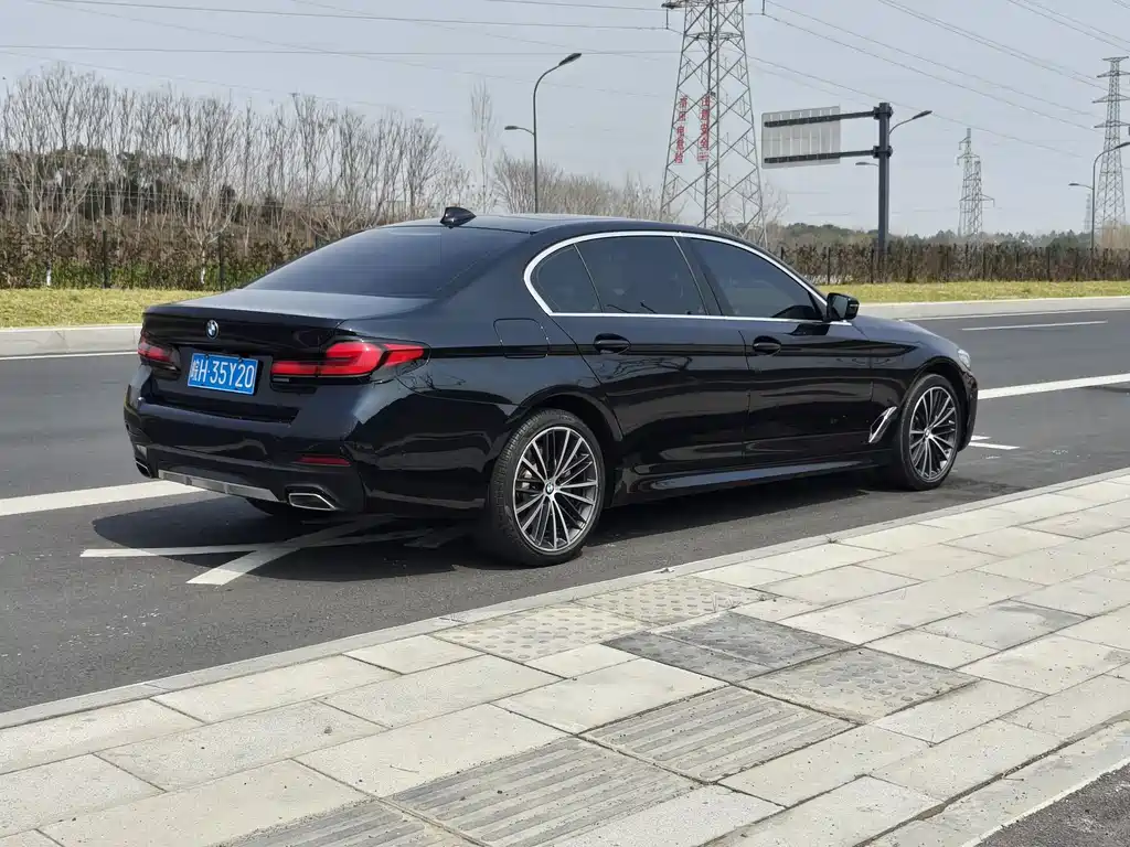 BMW 5 Series 2023 — фото 13