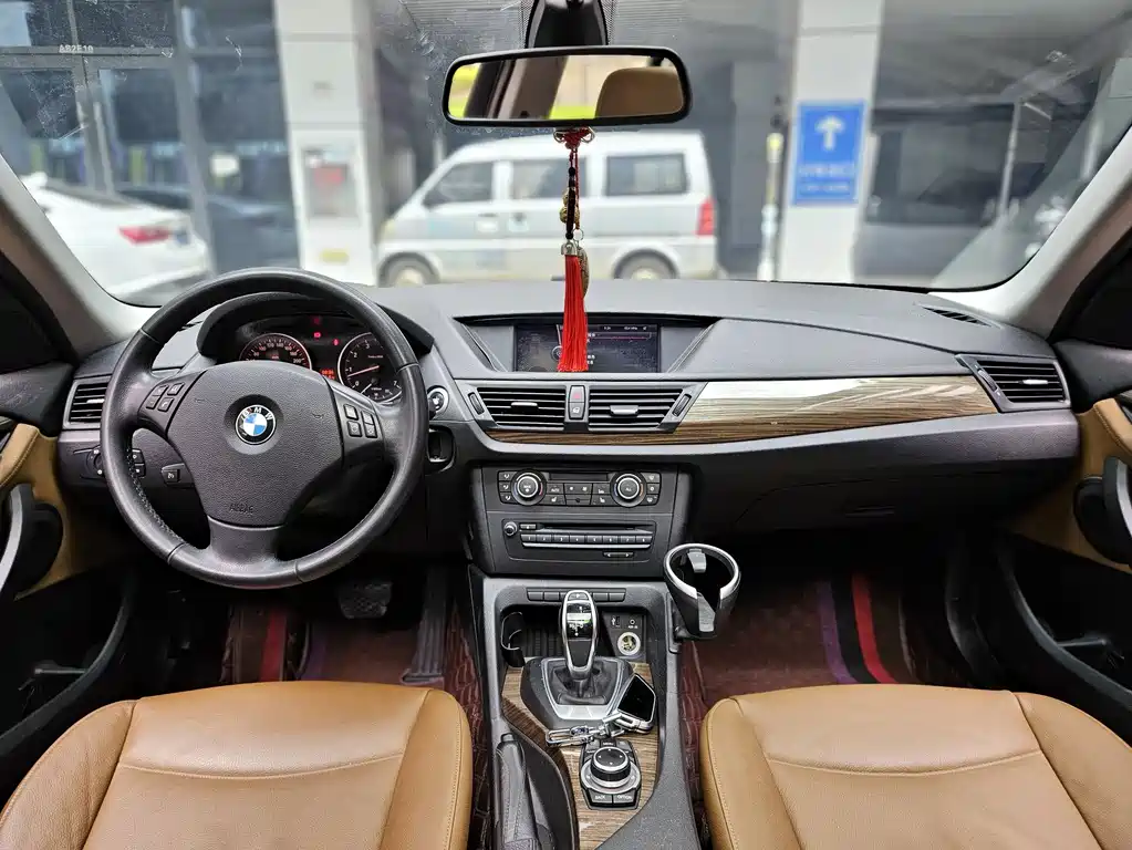BMW X1 2012 — фото 4