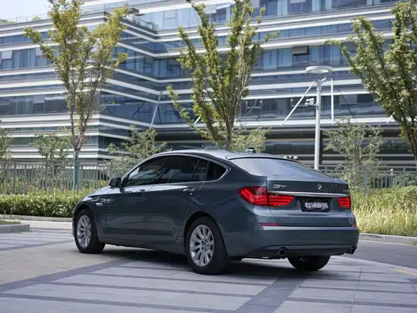 BMW 5 Series GT 2011