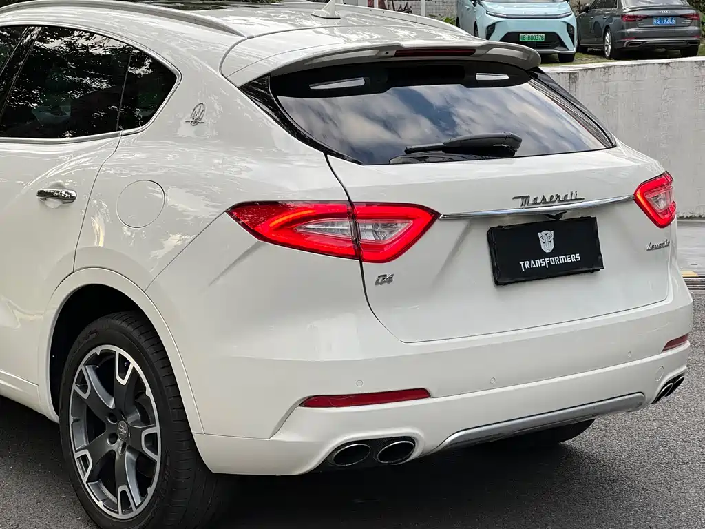 Maserati Levante 2018 — фото 16