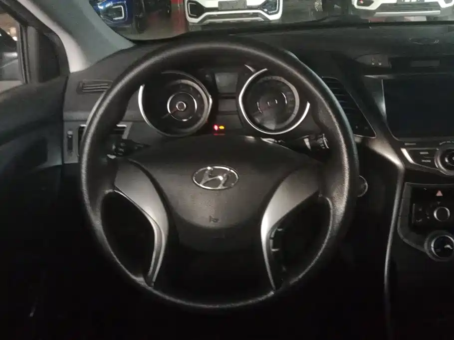 Hyundai Elantra 2015 — фото 15