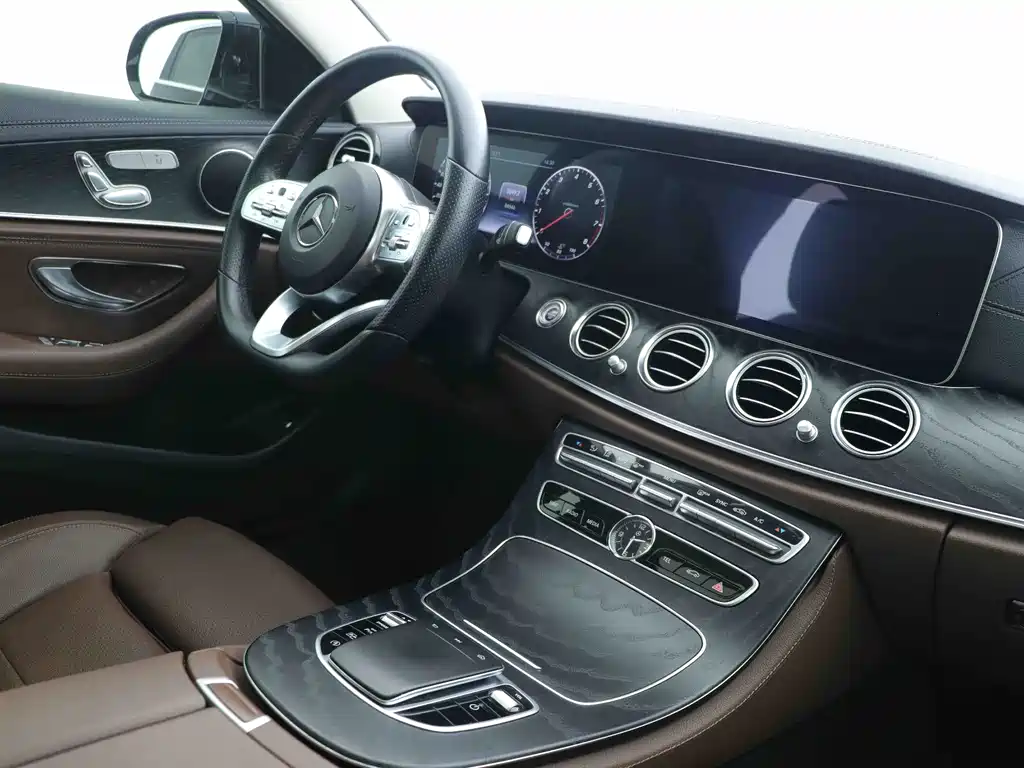 Mercedes-Benz E-Class 2019 — фото 13