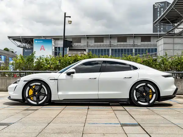 Porsche Taycan 2021