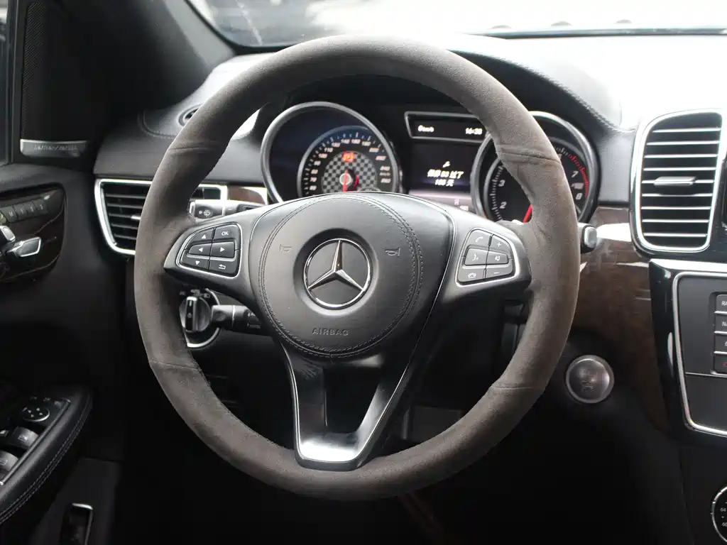 Mercedes-Benz GLS 2017 — фото 12