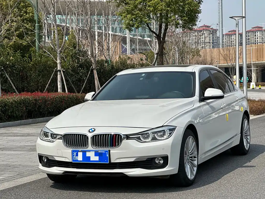 BMW 3 Series 2018 — фото 1