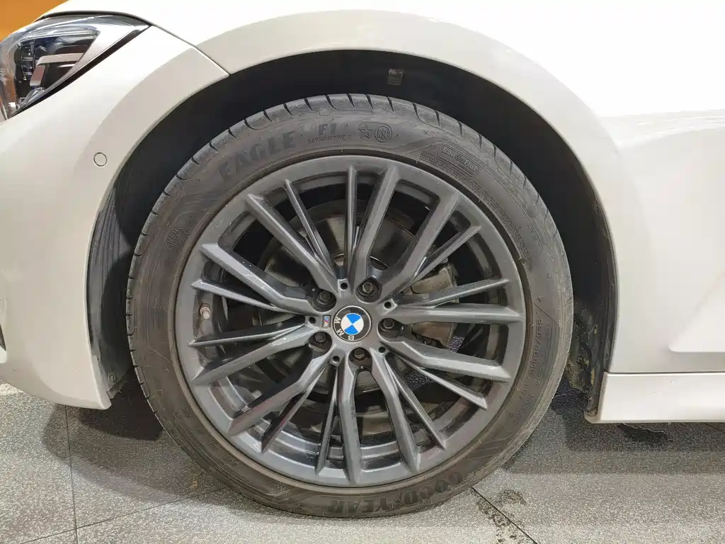 BMW 3 Series 2019 — фото 15
