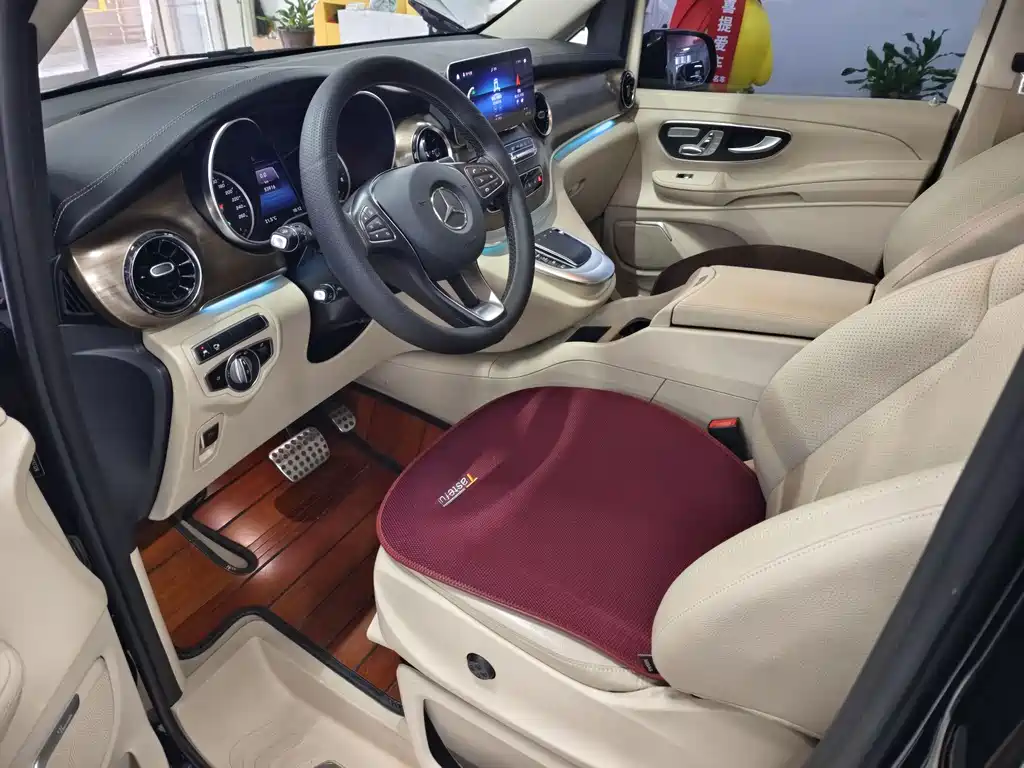 Mercedes-Benz V-Class 2021 — фото 10