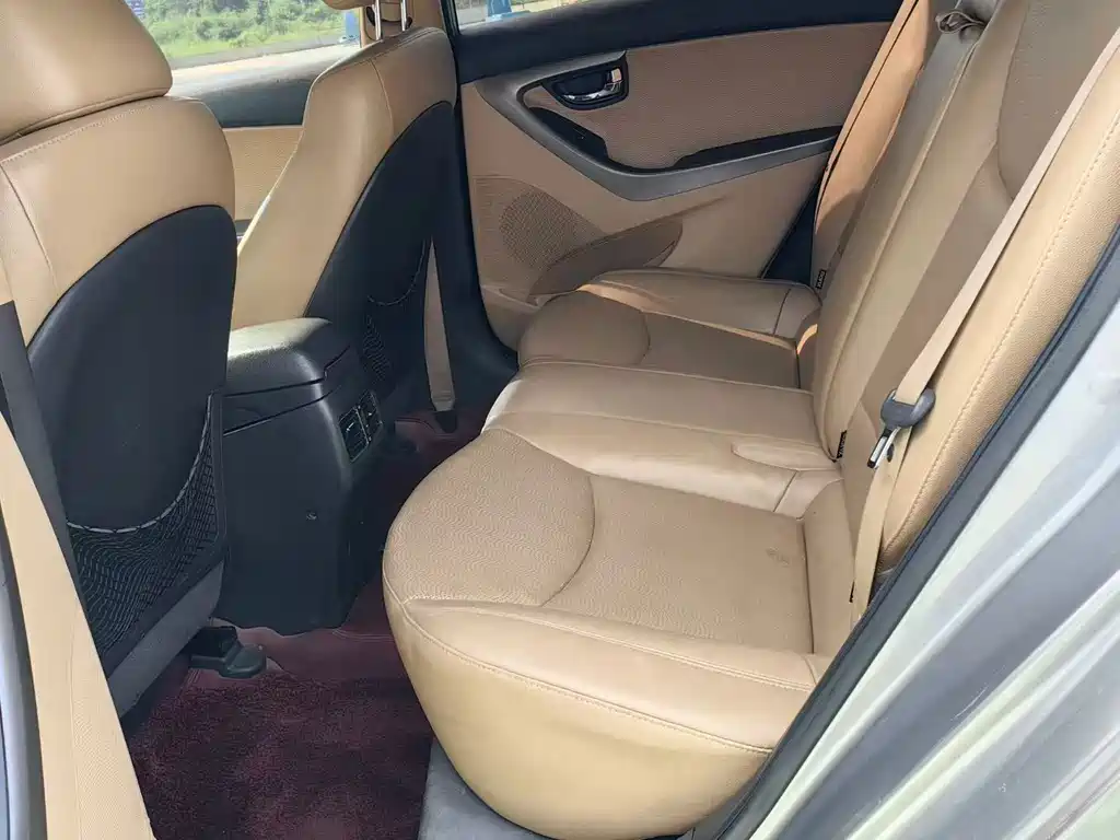 Hyundai Elantra 2012