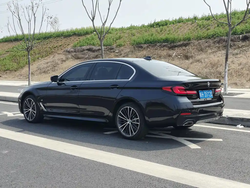 BMW 5 Series 2023 — фото 15