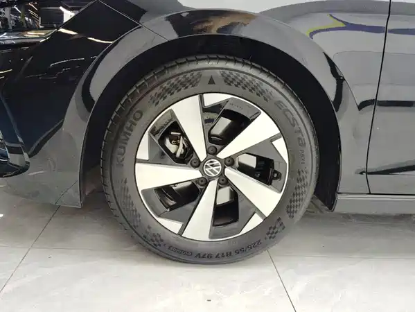 Volkswagen Magotan 2025