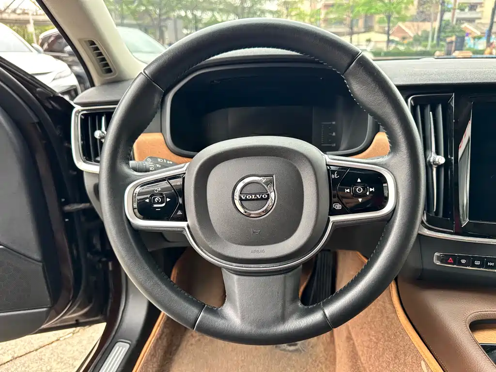 Volvo S90 2018 — фото 16