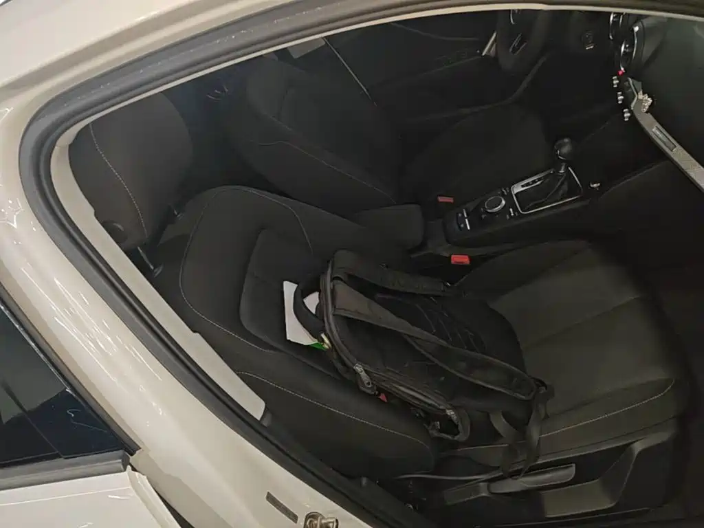 Audi Q2L 2020 — фото 25