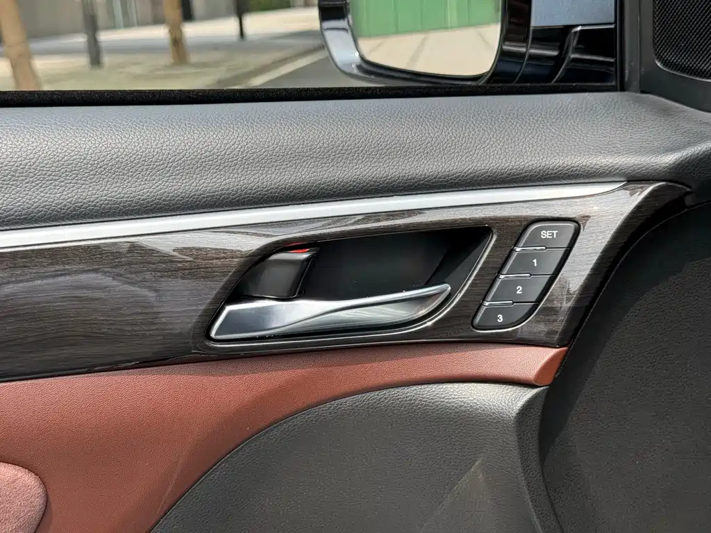 GAC Motor Trumpchi GS8 2019 — фото 19