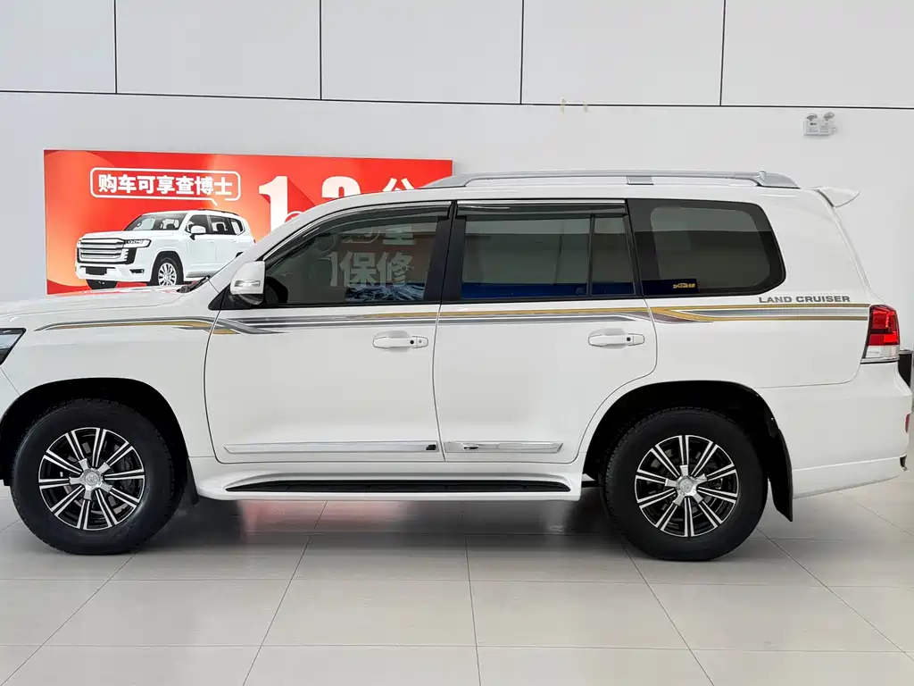 Toyota Land Cruiser 2014 — фото 10