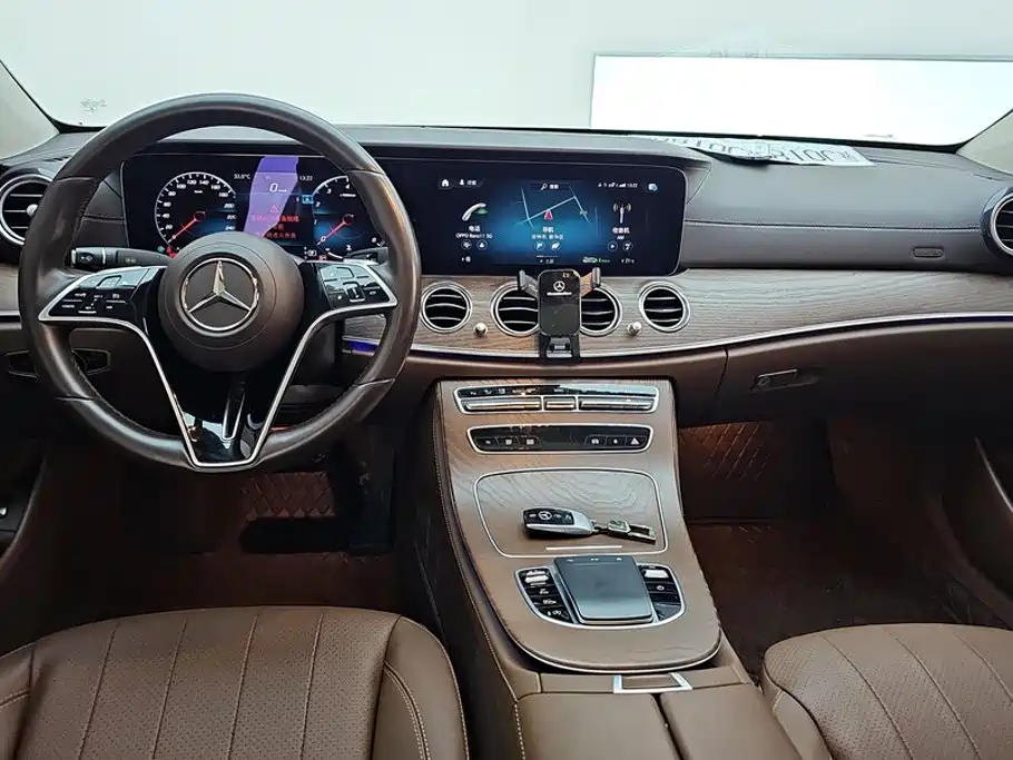 Mercedes-Benz E-Class 2022 — фото 12